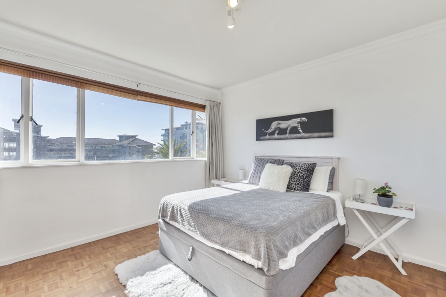 To Let 2 Bedroom Property for Rent in Green Point Western Cape